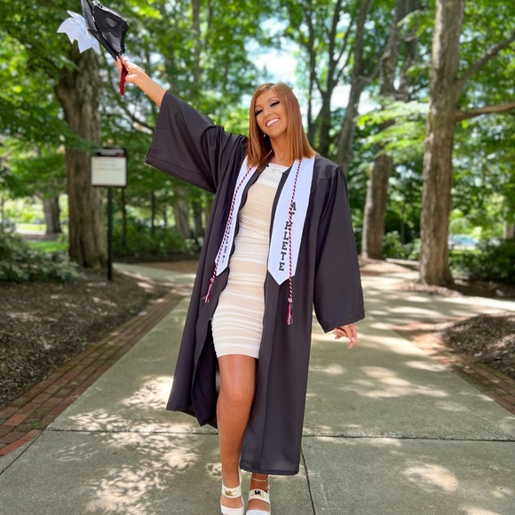 Meet your Posher, Stephanie🤩 - Picture 4 of 7